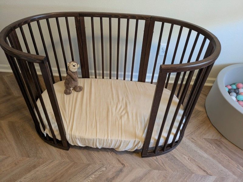 Stokke Sleepi Oval Crib Converterable To Toddler Bed