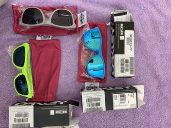 Real 100%. Cheap cheap for thanksgiving holiday