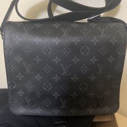 Louis Vuitton Messenger Bag