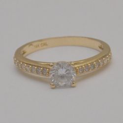 14K Yellow Gold Round Solitaire Ring with Accent Stones – Elegant Classic Design