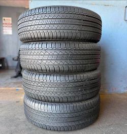 235/65/18 Michelin 📍📍 Vendo un set de llantas con 80% de vida las 4 📍🌟