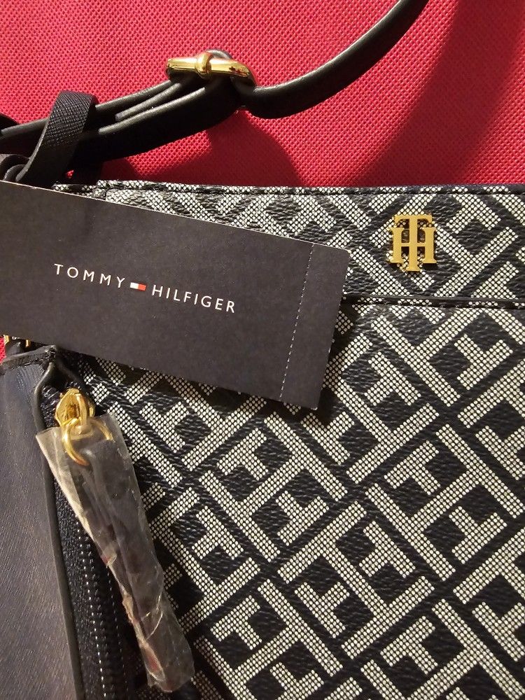 $35.00 - Tommy Hilfiger CrossbodyPurse, NEW with Tags! Shoulder Strap/Detachable Pouch - Great Gift Idea! PRICE JUST REDUCED!