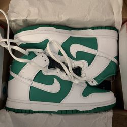 Nike Dunk White Stadium Sz 9.5