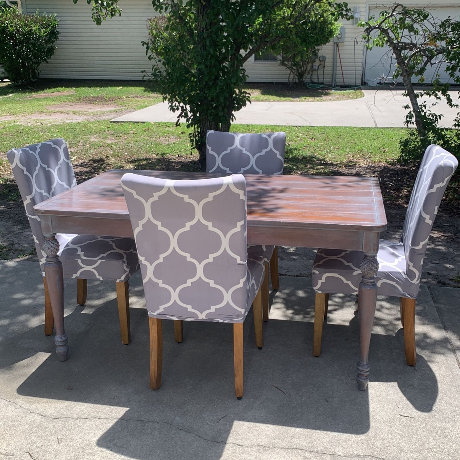 Wood Dining/Kitchen Table With 4 Chairs