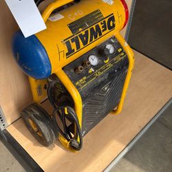 DEWALT 4.5 Gallon Air Compressor