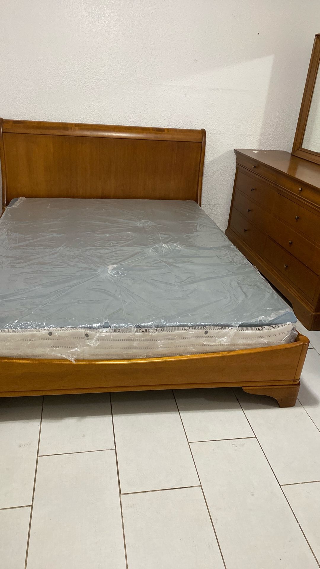 Bed - Dresser With Mirror - 1 Nightstand - No Mattress