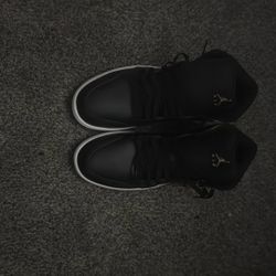 jordan 1 mid black metallic gold size 12