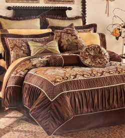Elegant bedding set with decorative pillows queen size