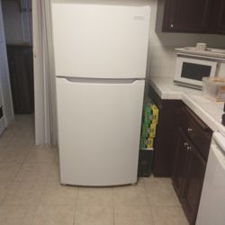 Frigidaire Refrigerator 
