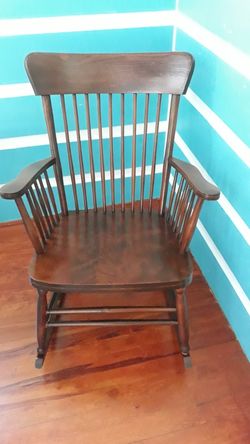 ANTIQUE ROCKING CHAIR