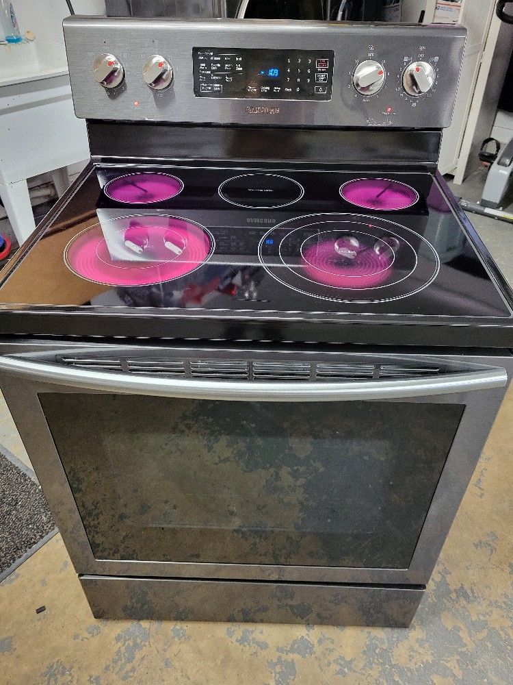 Samsung 5.9 Cu. Ft. Electric Range with True Convection
