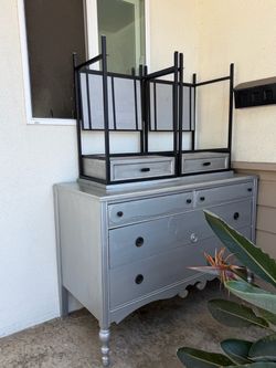 Vintage bedroom set - 2 nightstands and dresser