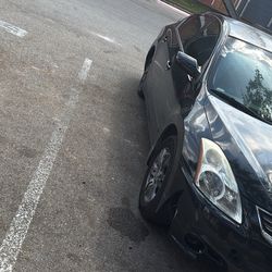 Selling Nissan Altima 2012
