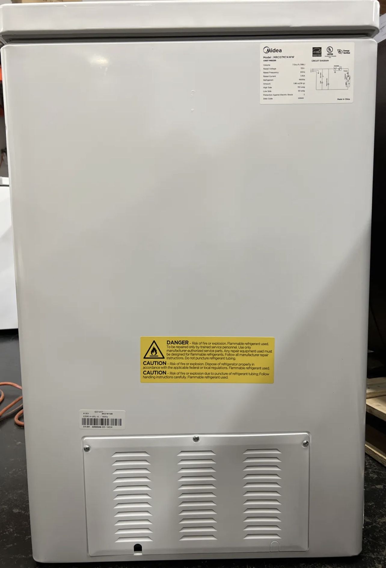 Midea 7.0 cu ft Chest Freezer with Interior LED Light, MRC07M7AWW Used