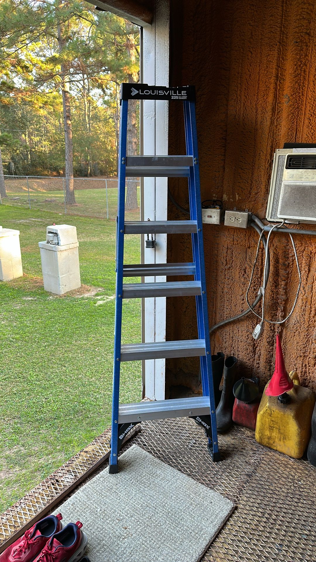 Louisville Ladder W-3215-06 6 ft. Fiberglass Ladder, Type II, 225 Lbs Load Capacity
