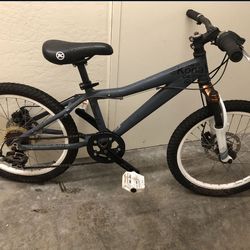 Kona 20 inch wheel mountain bike youth disc brakes