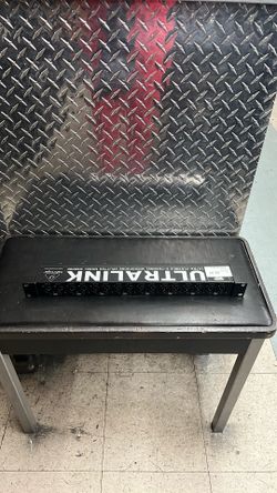 Behringer Ultralink Ultra Flexible 8-Channel Microphone Splitter MS8000