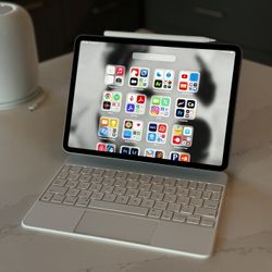 11-inch iPad Pro w/Apple Smart Keyboard/Smart Folio/Apple Pencil