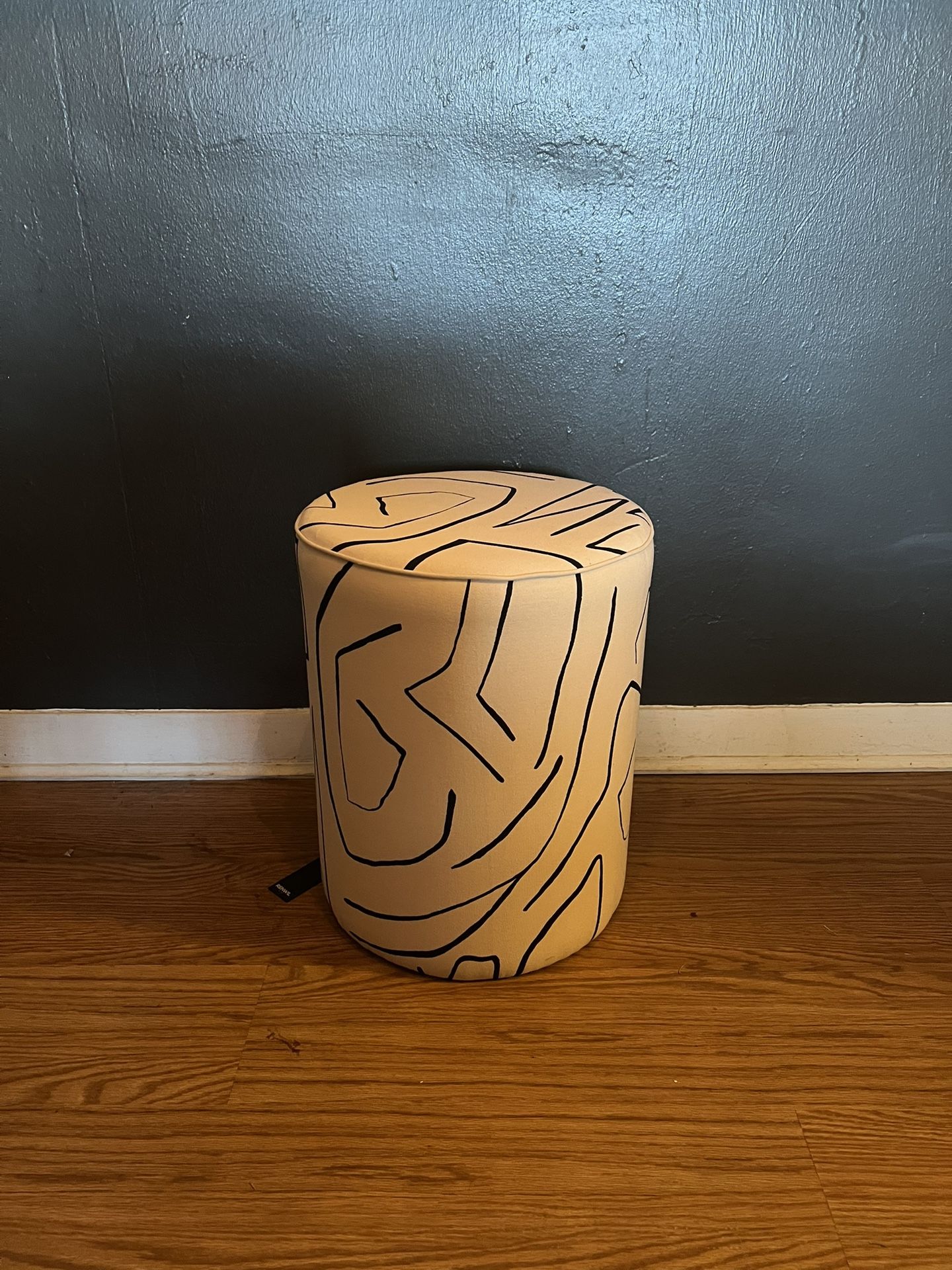 NEW Renwil Stool