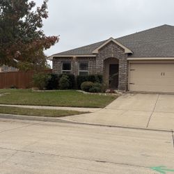 4 Bed 3 Bath With Guest Suite And She’d