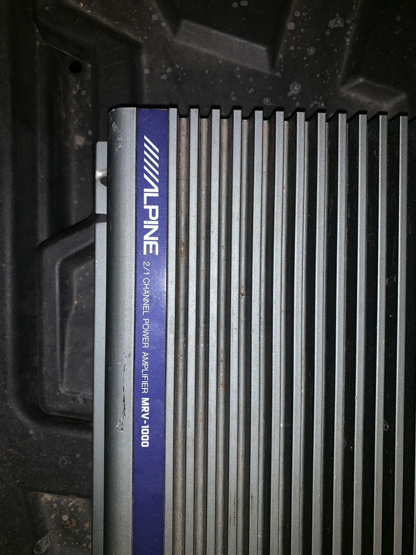 Alpine 1000 watt amplifier