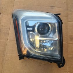 Gmc Yukon HID Right headlight 