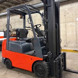 TOYOTA M7 forklift for sale EXCELLENT condition 