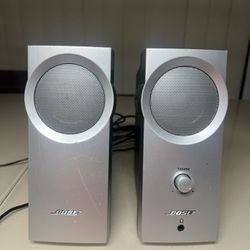 Bose Companion 2   Multimedia Computer  Speakers  With Aux & Power Supply READ. Used in good condition with some cosmetic blemishes. These blemishes a