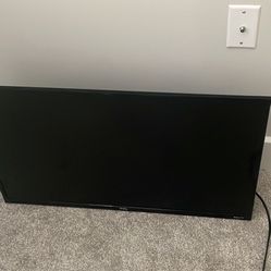 Roku TCL 32 Inch Tv With Wall Mount 