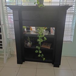$200 Cash Beautiful Black Design 🔥 Fire Wood Mantel  It Wood Moving To Daytona Can't Keep Perfect Condition 4 Foot U Pick Up In Lake Worth 