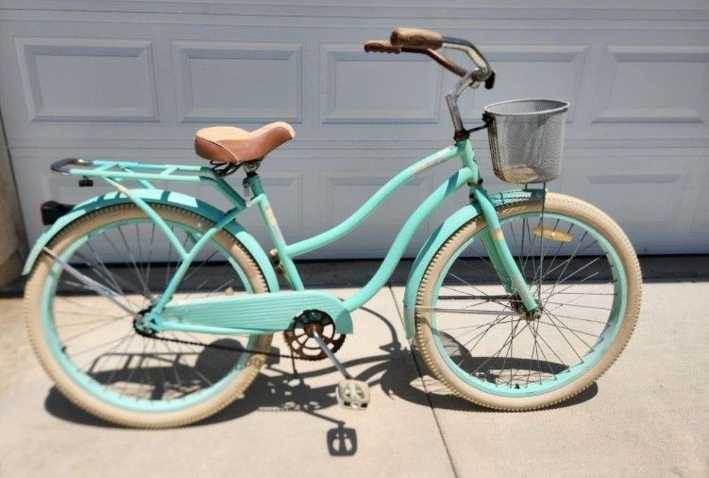 Ready To Ride Huffy 26" Nel Lusso Cruiser Bike in light blue/seafoam Green