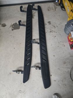 Used OEM GM '21-'25 GMC Sierra 1500 Double Cab AT4 pickup off road step bars