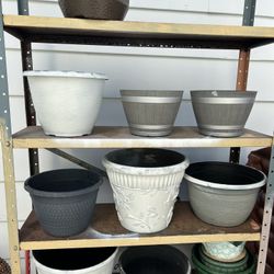 The flowerpots have been painted.