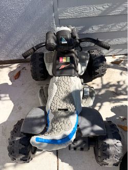 Power Wheels Jurassic world dinosaur racer 12v