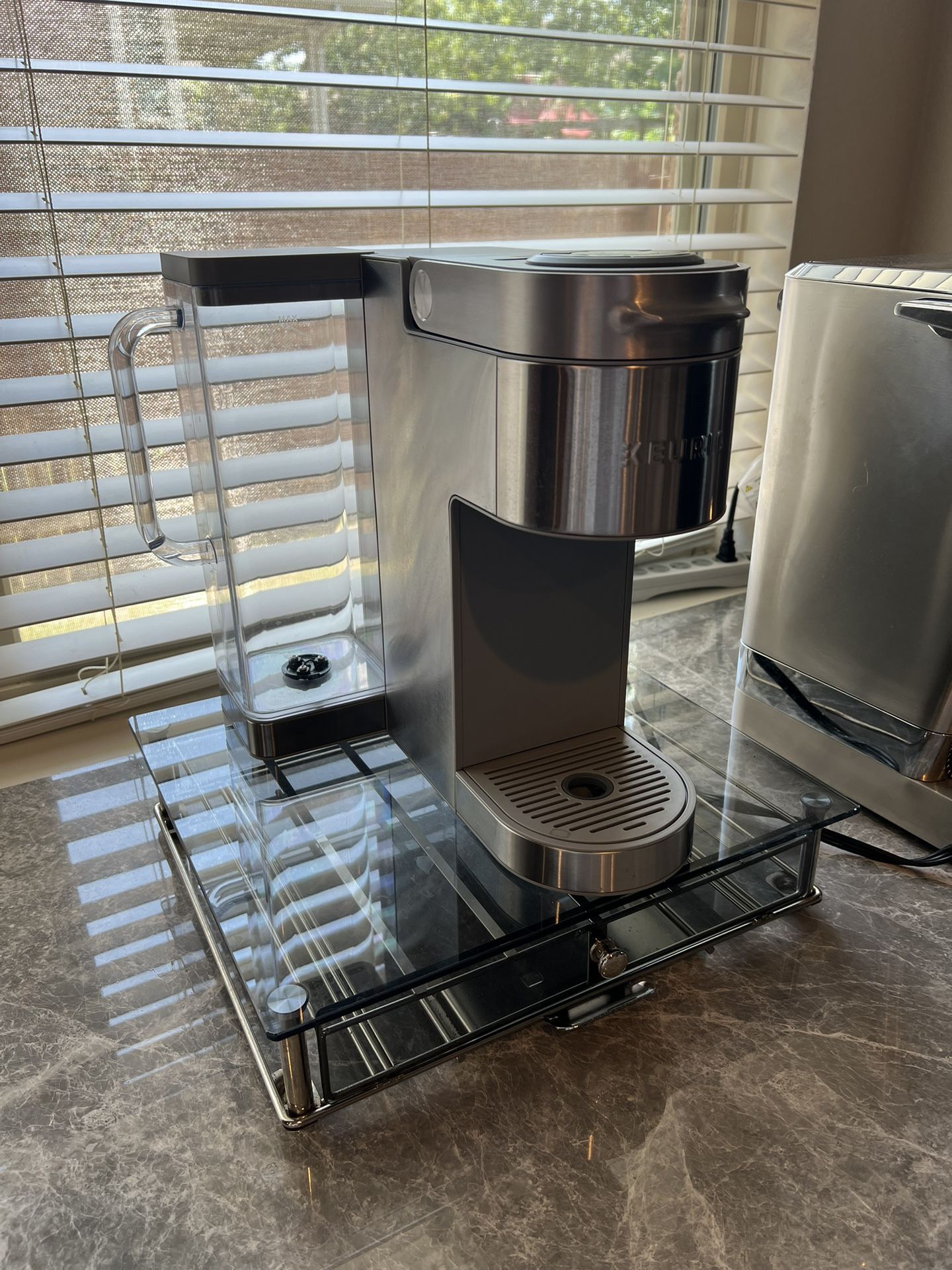 Keurig Coffee Maker With Storage Base For Pods