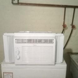 Air Conditioner Midea 5,000 BTU (Like New)