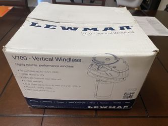 Lewmar V700 Vertical Windlass