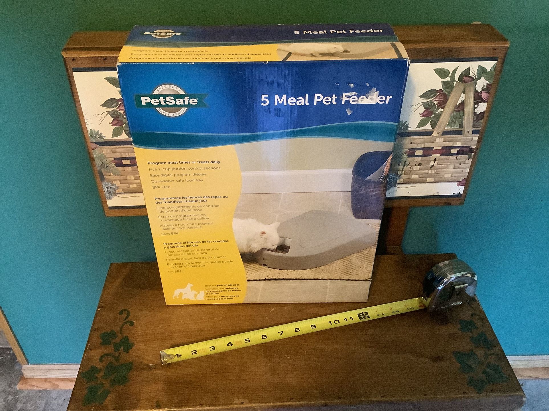 Pet Safe brand new never opened 5 Meal Pet Feeder. Automatic pet feeder designed to dispense up to 5 daily meals. Suitable for both dogs and cats. Ha