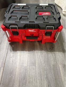 Milwaukee Packout Large Tool Box.