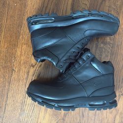 Nike ACG Boot Size 10