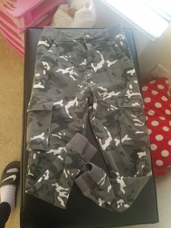 Boys size 10/12 Lucky Brand joggers