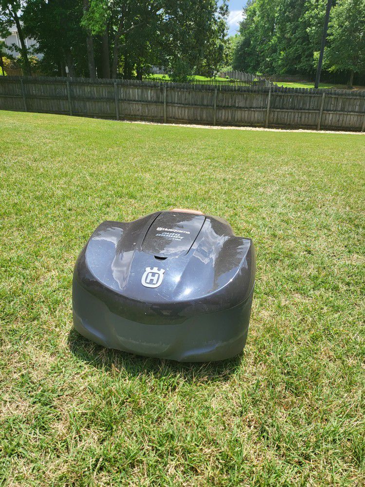We install and sell robotic lawn mowers