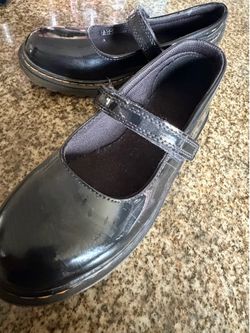 Dr Marten girl shoes