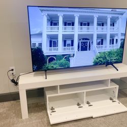 TV Stand for TVs up to 70" / Mueble para Televisor Y Televisor Samsung 