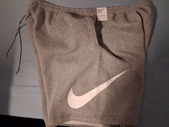 Nike mens knee length shorts...4XL....30$ BRAND NEW..