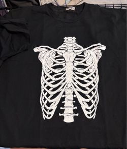 Shortsleeve skull t-shirt. NEW 2xl