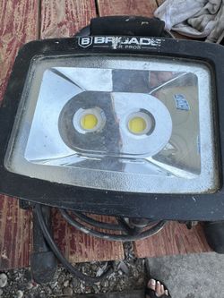 Luz Erramienta, Que Avienta Luz Sale Luz, No Sé Cómo Se Llama, Pero En Buenas Condiciones A Buen Precio