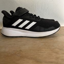 Nice black Adidas  kids shoes size 2 1/2