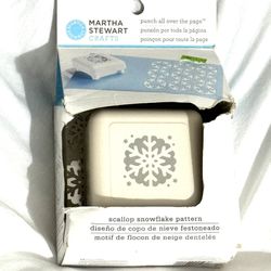 Martha Stewart Crafts Scallop Snowflake Pattern Punch All Over The Page NEW NIB
