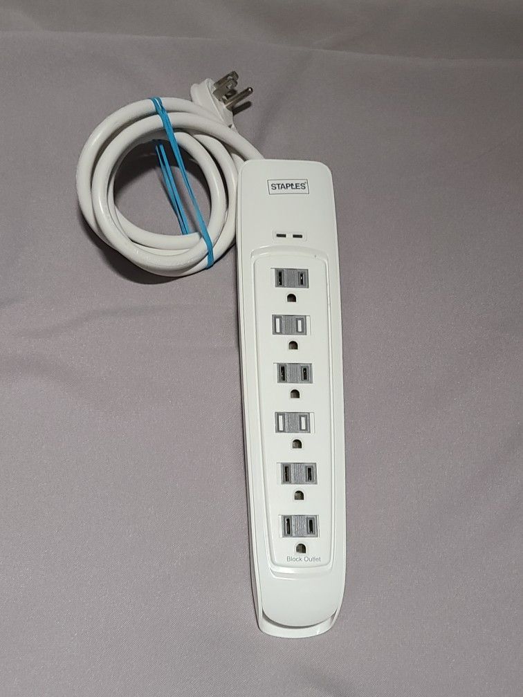 Staples Power Strip - Like New